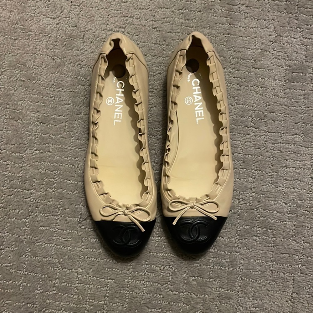 Chanel Beige & Black Ballerines Flats